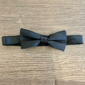 Boys black Tommy Hilfiger adjustable size 12/18 bowtie